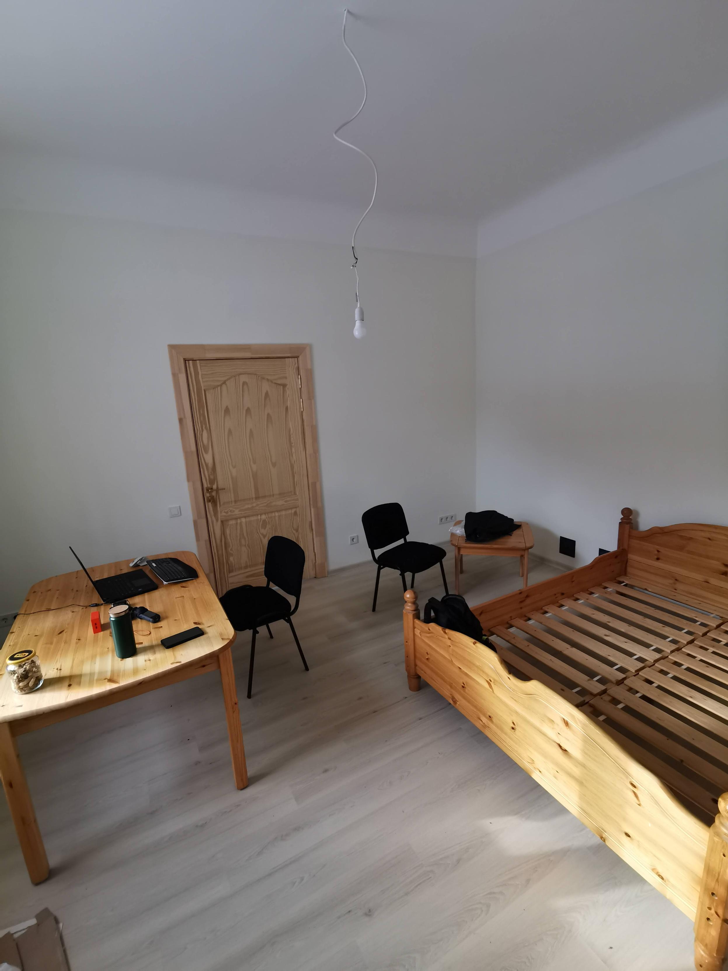 Viesistaba #DzīvoklisKuldīgā ar jaunajām vecajām mēbelēm.