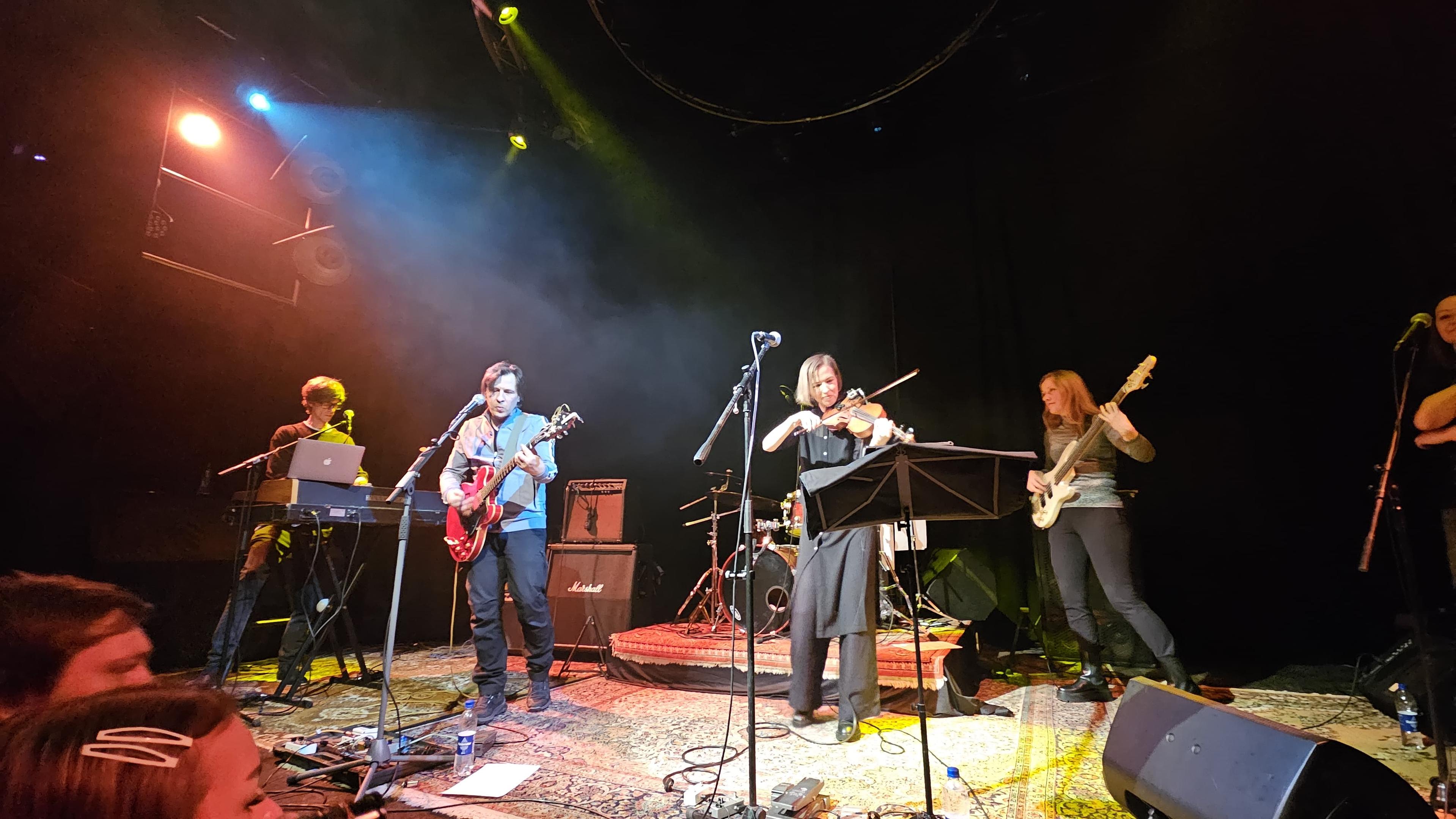 Grupa Hospitāļu iela uz skatuves